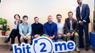 En la foto, de izquierda a derecha: Charo Ruiz, directora de Inversión de Capital Riesgo de Bankinter; Javier Roca, Capital Riesgo de Bankinter; Pablo Lancry, director de Innovación y Capital Riesgo de Bankinter; Andrei Manuel, Co CEO de Bit2Me; Leif Ferreira, CEO de Bit2Me; David Ortega, CIO de Bit2Me; Eder Azebedo, director de Compliance de Bit2Me.