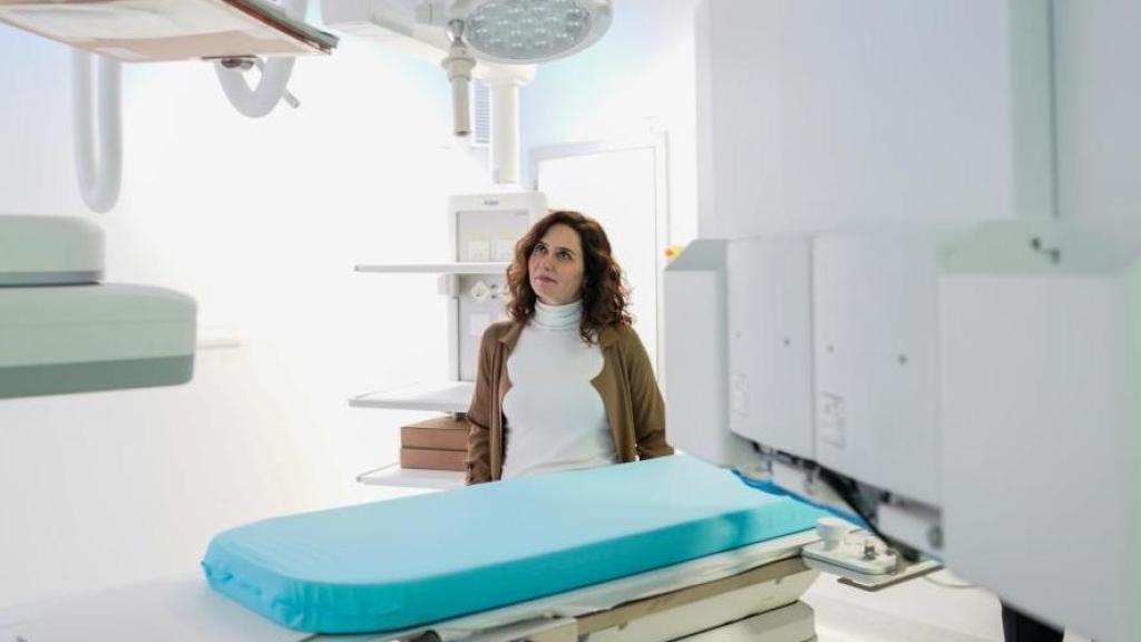 Díaz Ayuso durante su visita al final de las obras del nuevo edificio del Hospital público 12 de Octubre, el “gran proyecto europeo, un hito arquitectónico y asistencial”.