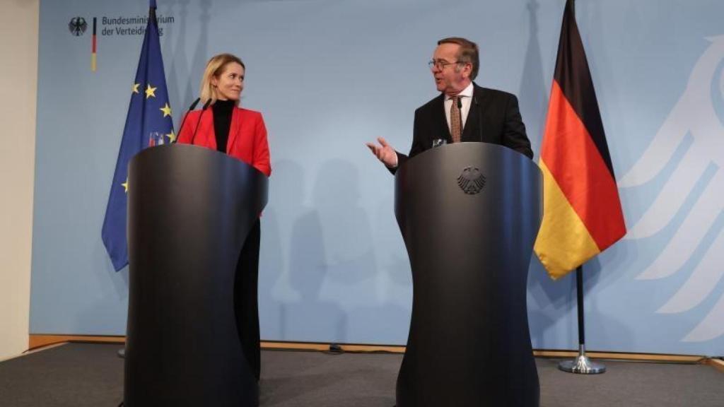 La alta representante de la UE, Kaja Kallas junto al ministro de Defensa de Alemania, Boris Pistorius.
