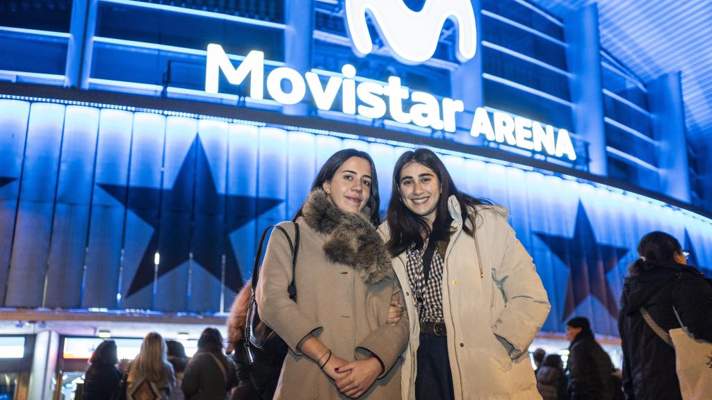 Dos de las tres amigas con las que charló EL ESPAÑOL que asistieron al evento en el Movistar Arena.
