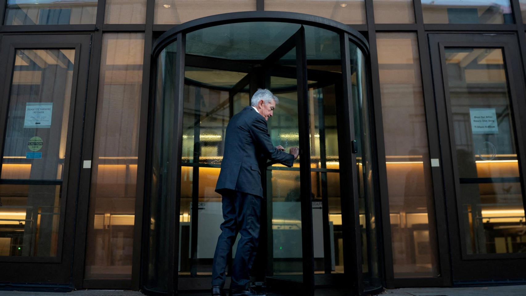 El presidente de la Fed, Jerome Powell, llega a la sede de la institución en Washington, EEUU.