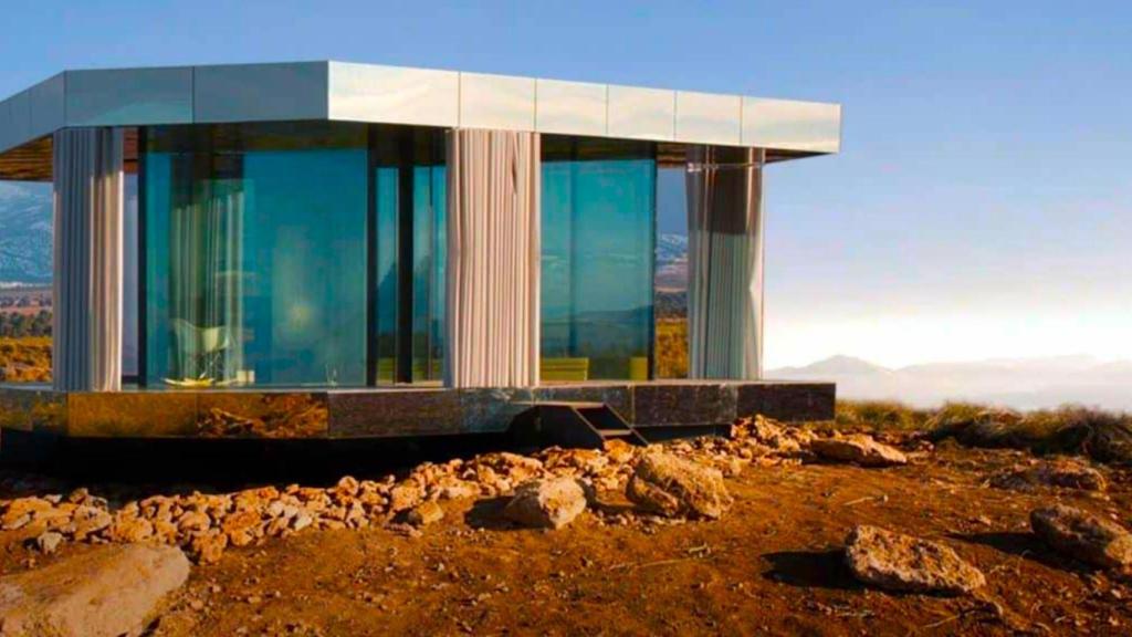 La revolucionaria casa de cristal en el desierto español que te traslada a Marte: intimidad, vistas y desayuno incluido
