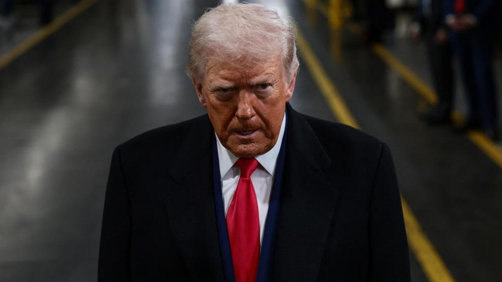 El presidente estadounidense Donald Trump durante la visita este martes al centro de producción de Ford en Dearborn, Michigan.