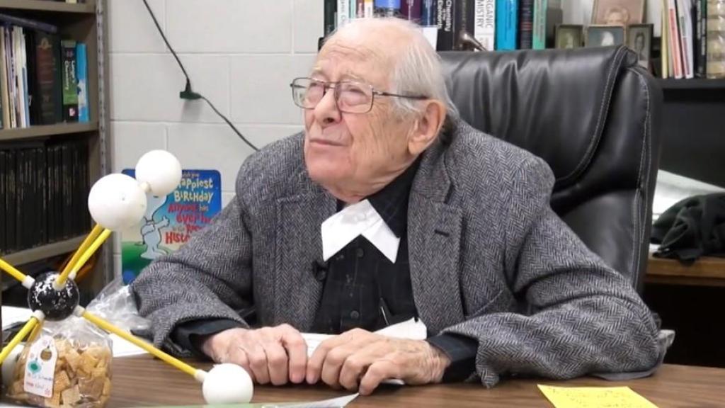 George K. Schweitzer en una entrevista.