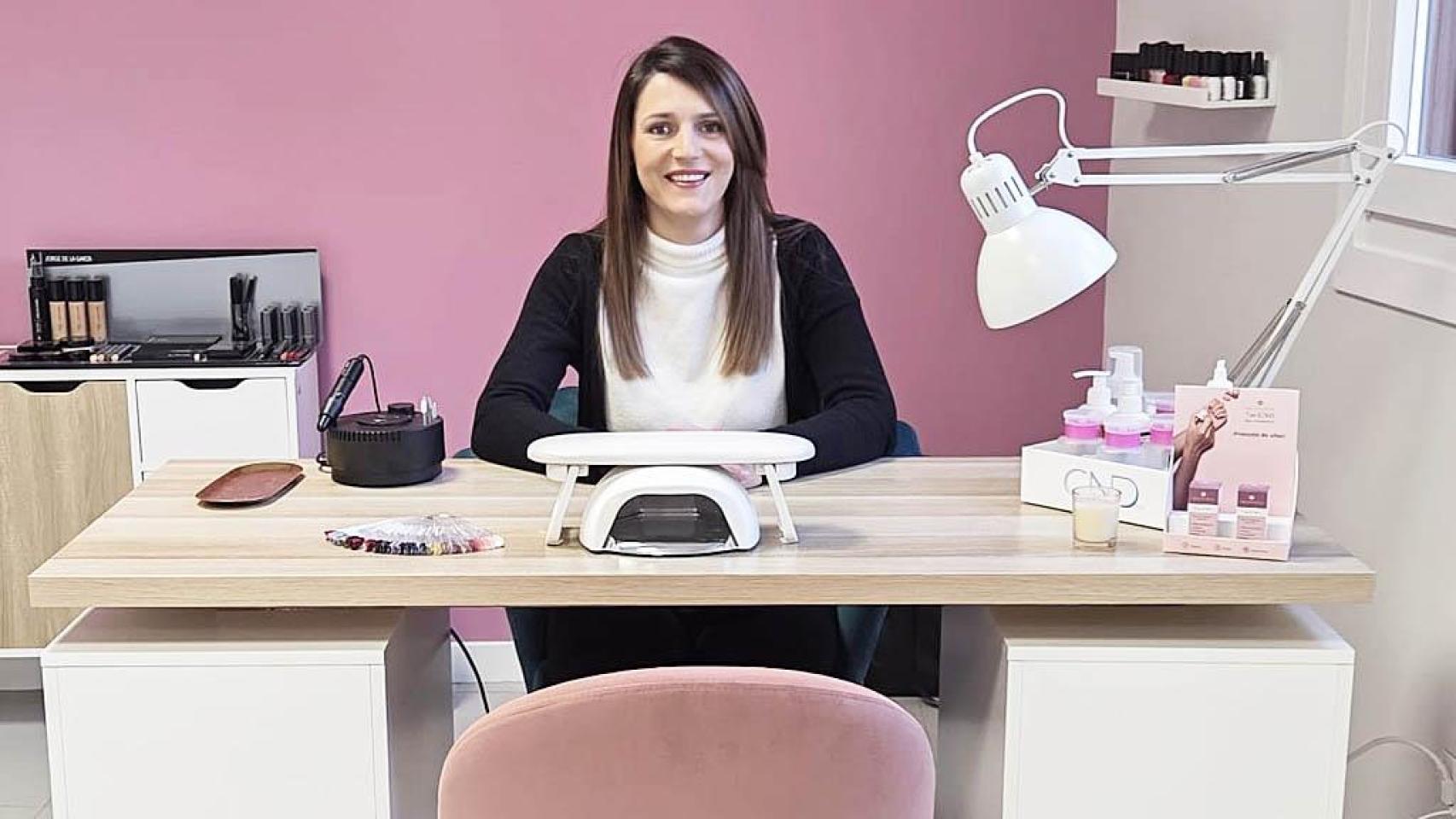 Raquel Marcos Núñez en su nuevo negocio ubicado en Campaspero.