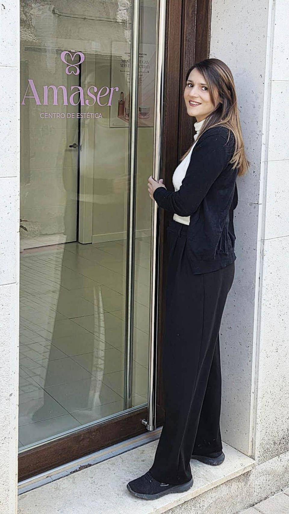 Raquel a las puertas de su nuevo negocio.