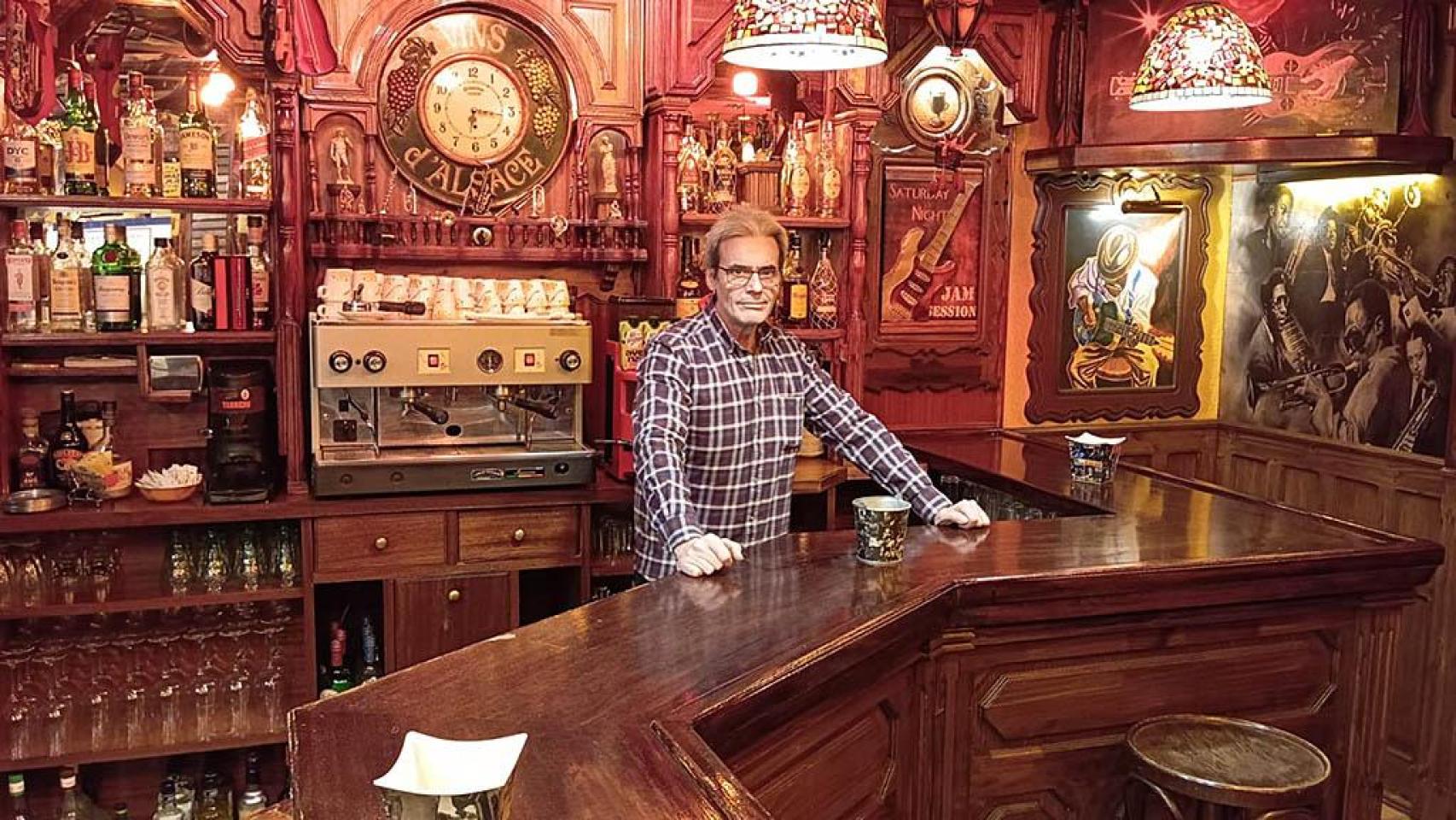 Dioni en el Bar Mirador de Peñafiel.