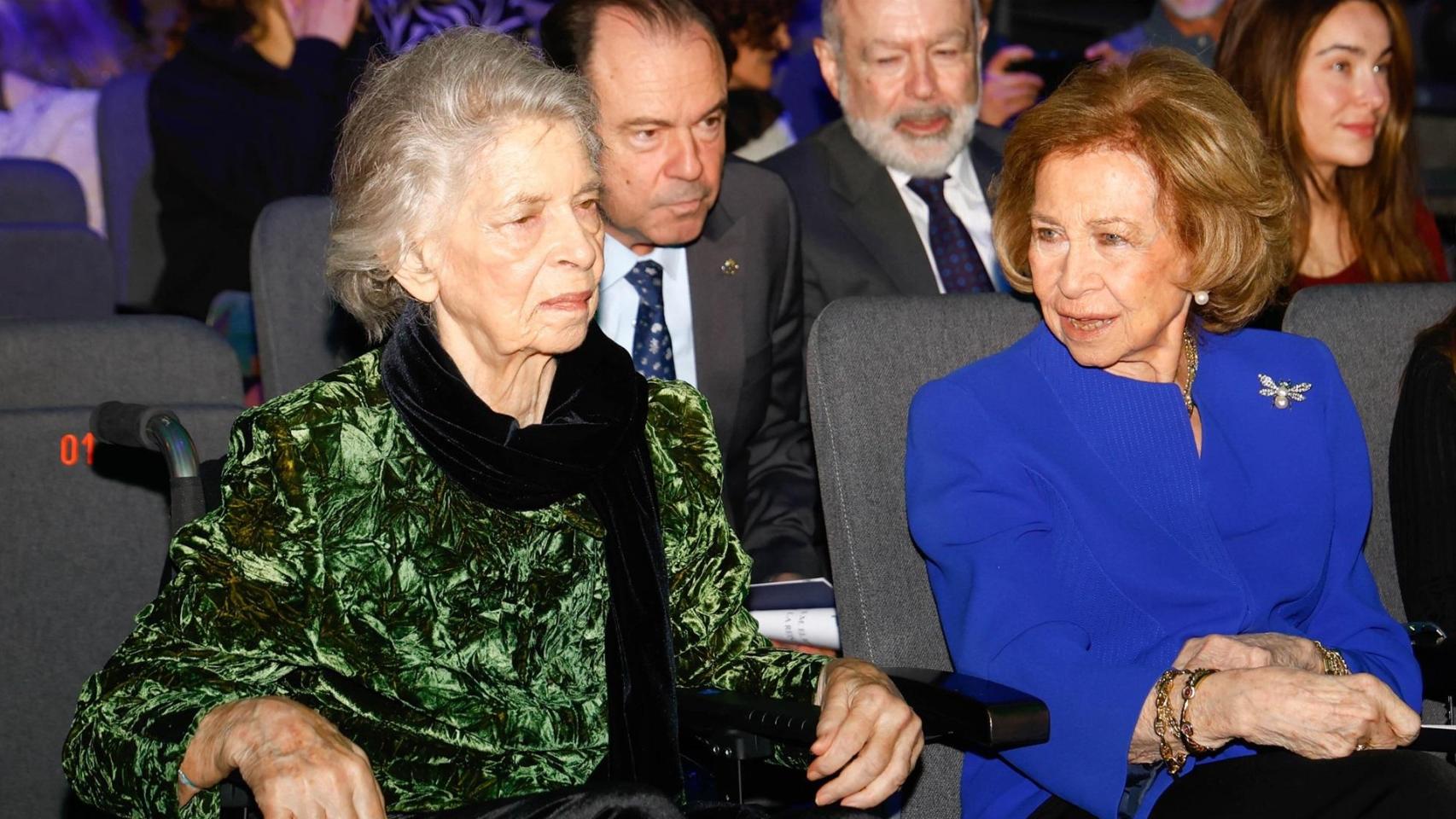 Irene de Grecia junto a su hermana, la reina Sofía, en una imagen de diciembre de 2024.