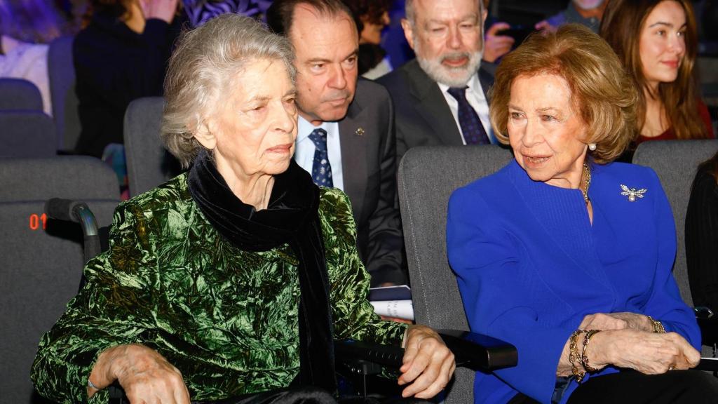 Irene de Grecia junto a su hermana, la reina Sofía, en una imagen de diciembre de 2024.