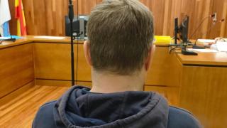 Acepta casi 11 años de prisión por amenazar y acosar a jueces y abogados en Vigo.