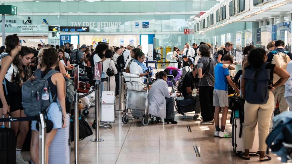 Pasajeros en el Aeropuerto del Prat, en una imagen de archivo.