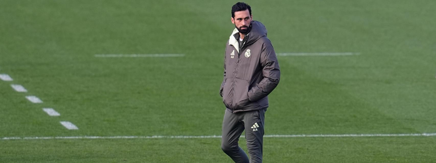 Álvaro Arbeloa, dirigiendo el entrenamiento del Real Madrid