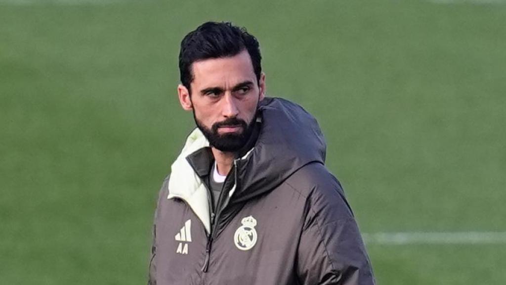 Álvaro Arbeloa, dirigiendo el entrenamiento del Real Madrid