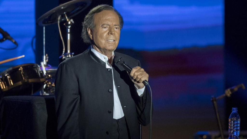 Julio Iglesias, durante un concierto en 2016.