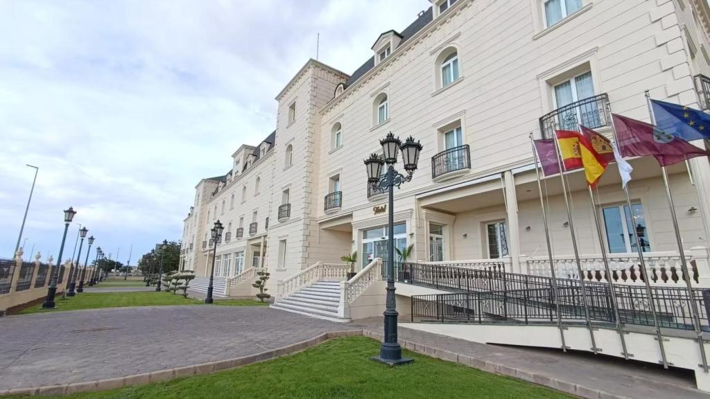 Fachada principal del hotel.