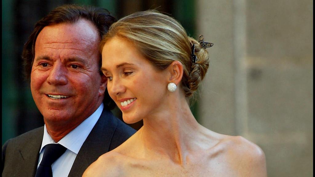 El férreo silencio de Miranda Rijnsburger, la discreta mujer de Julio Iglesias: está tranquila y dónde se encuentra