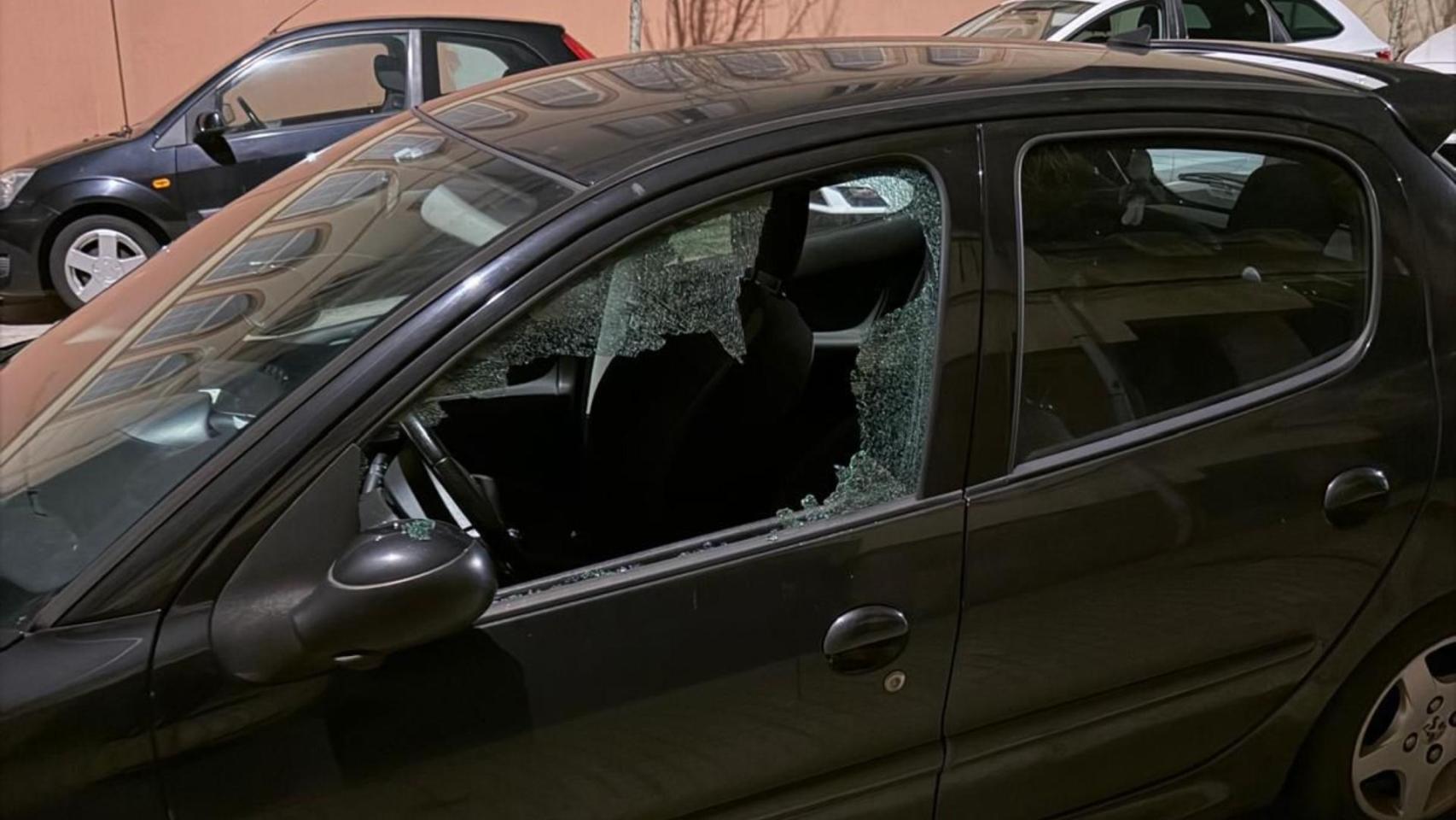 Roban en un coche en A Coruña durante el Dépor-Albacete.