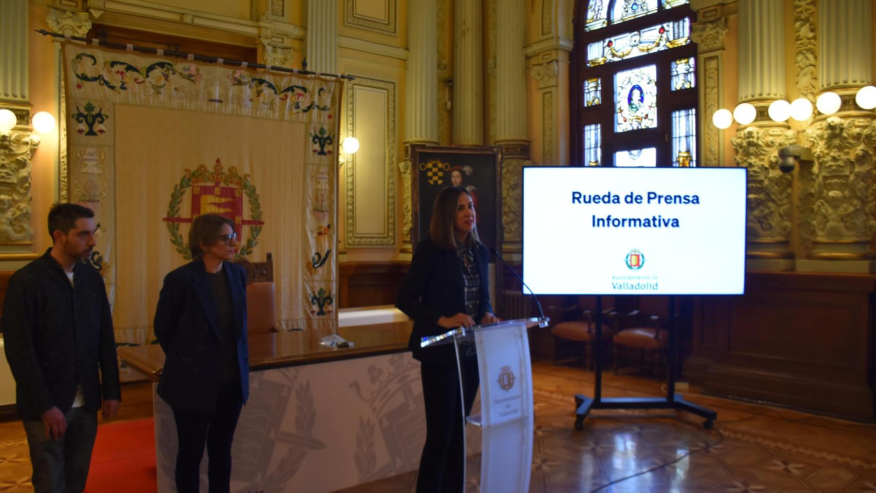 Javier H. Estrada, Mariona Viader y Blanca Jiménez durante la rueda de prensa informativa de este miércoles.