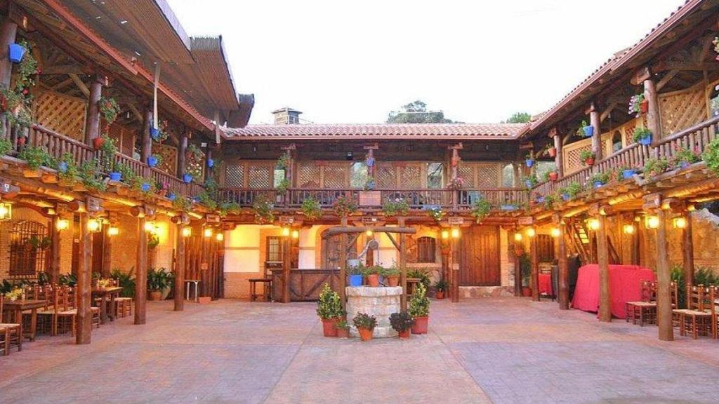 El patio manchego del complejo.