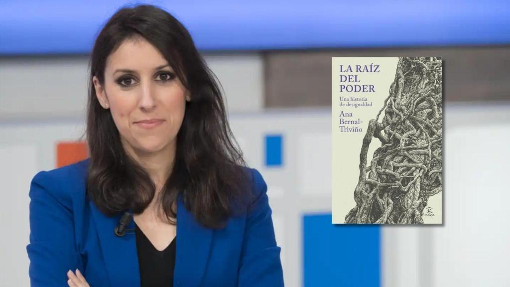 La autora con la portada de su último libro, 'La raíz del poder'.
