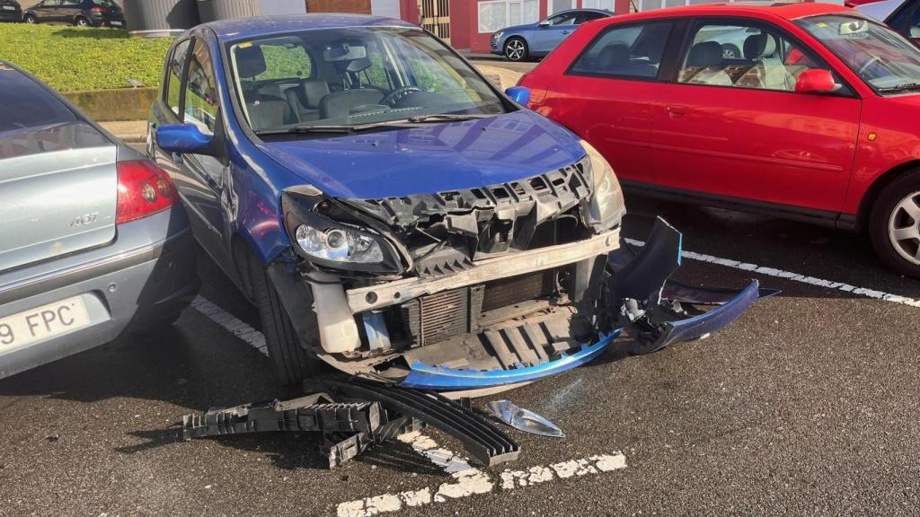 Imagen del estado en el que se ha encontrado el propietario su coche en A Coruña