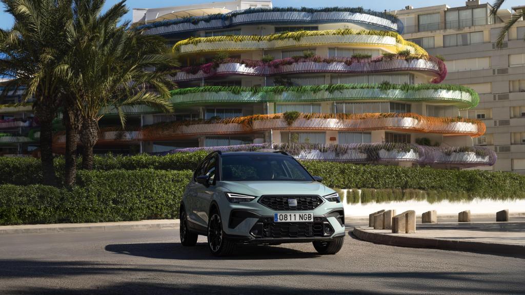 Vista tres cuartos delantera del nuevo Seat Arona