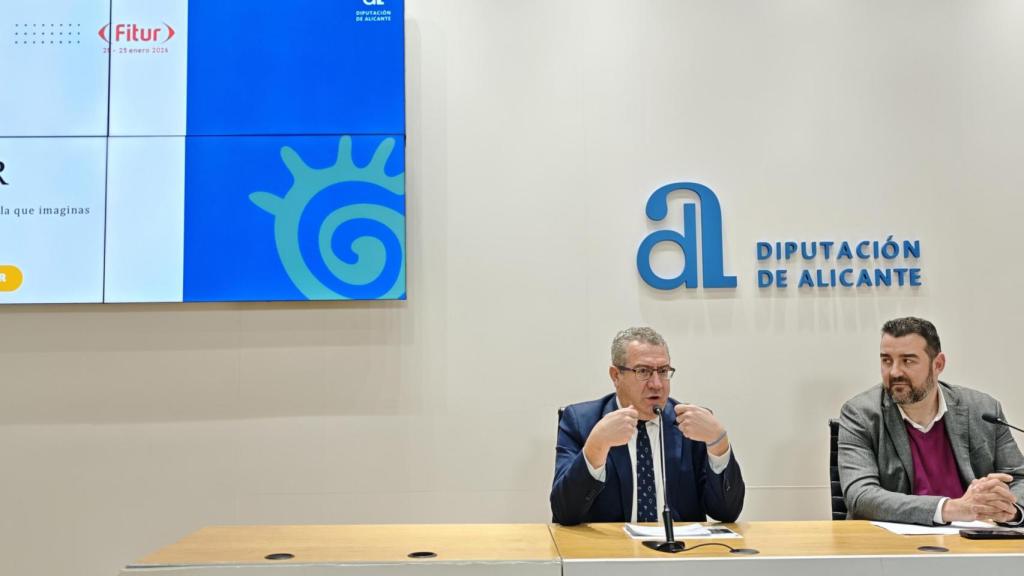 Toni Pérez y José Mancebo, en la presentación de actividades de Costa Blanca en Fitur.