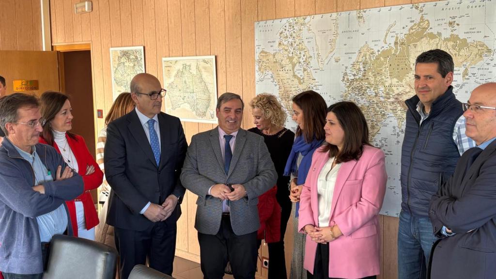 El consejero de Movilidad y Transformación Digital, José Luis Sanz Merino, visita el Centro de Transportes y Logística de Benavente