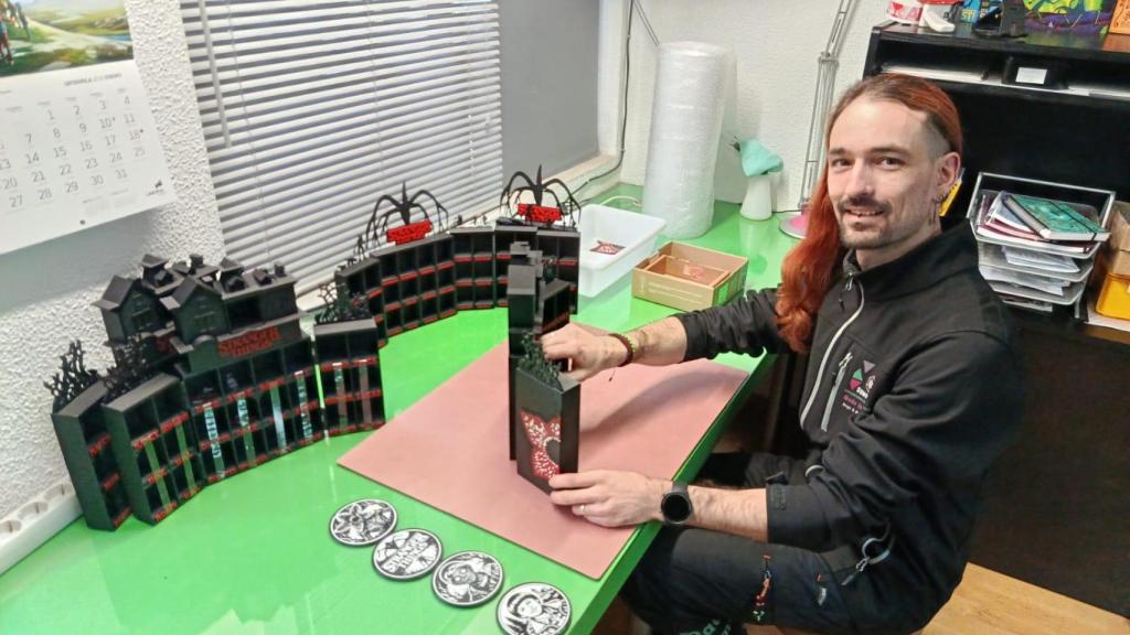 David Ríos, terminando su trabajo de Stranger Things