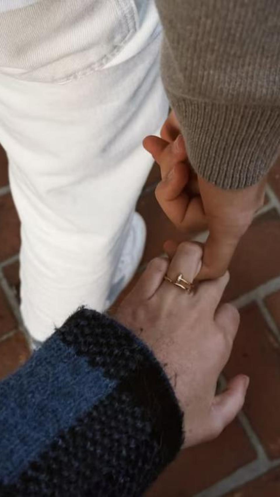 Jorge Navalpotro ha publicado en las redes sociales una discreta fotografía junto a Victoria Federica.