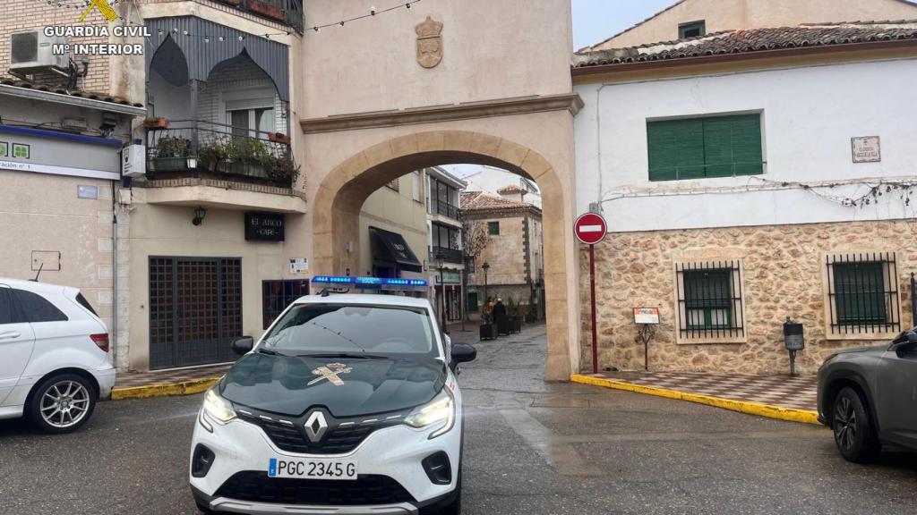 Imagen de la Guardia Civil en Mondéjar.