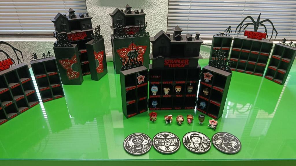 Expositores de Stranger Things, creados por Somos 3D