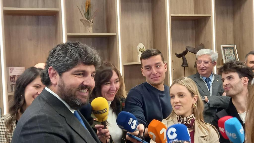 El presidente regional López Miras compareciendo ante los medios