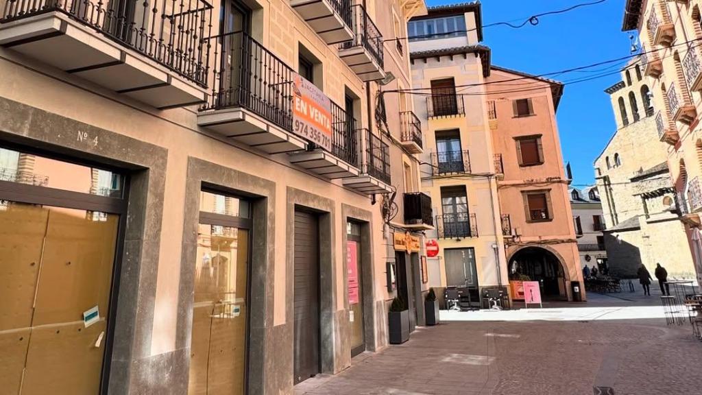 Edificio de la calle Bellido 4 que está en rehabilitación por Jacetania 2000