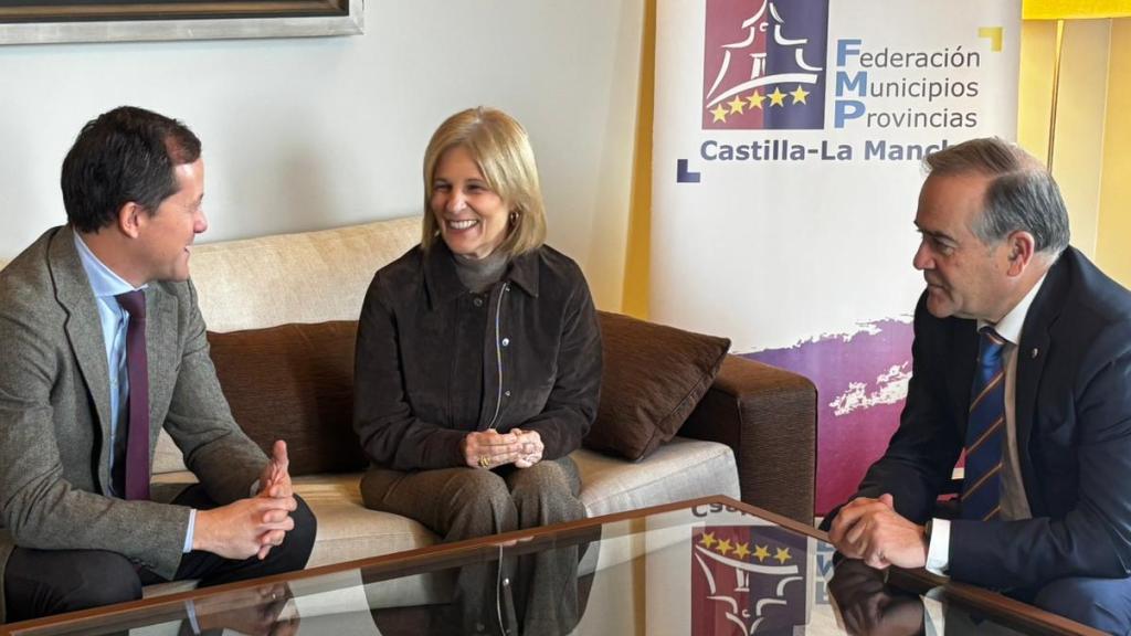 Carlos Velázquez, María José García-Pelayo y José Julián Gregorio, de izquierda a derecha.