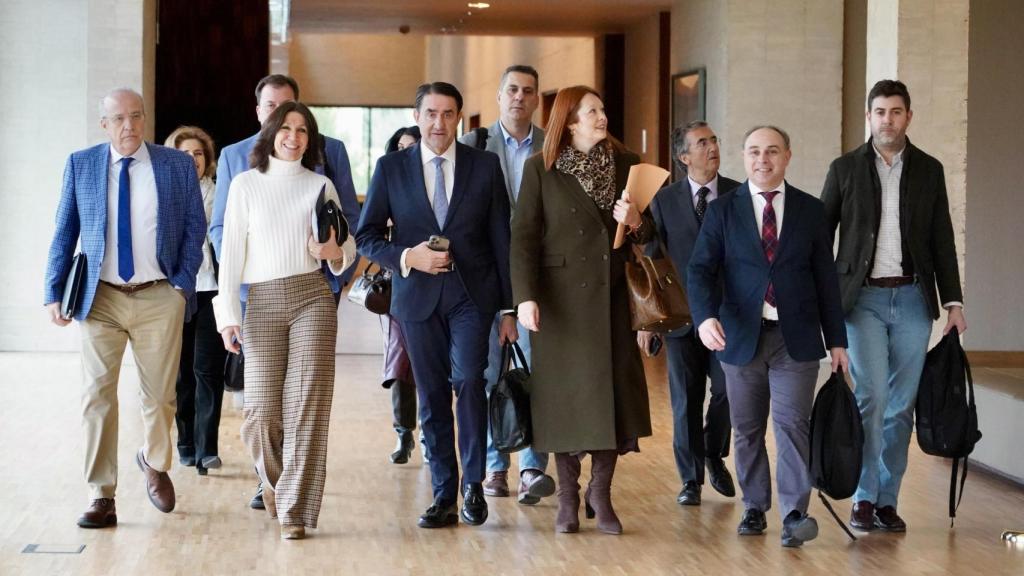 El consejero de Medio Ambiente, Vivienda y Ordenación del Territorio de la Junta de Castilla y León, Juan Carlos Suárez-Quiñones, a su llegada a la comparecencia de este miércoles en las Cortes