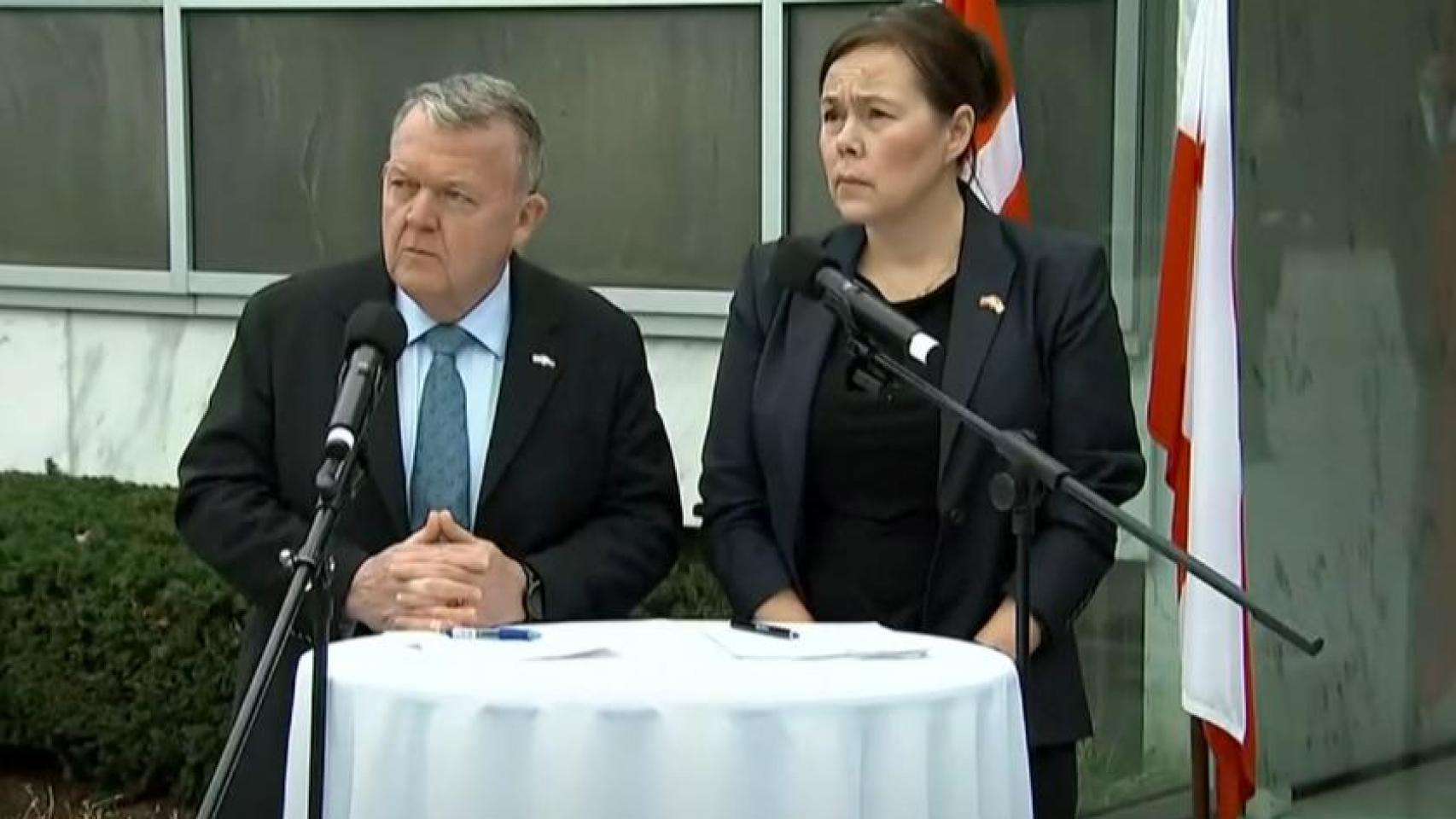 Los titulares de Exteriores de Dinamarca y Groenlandia, Lars Lokke Rasmussen y Vivian Motzfeldt.