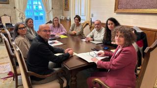 Reunión de las no adscritas de Santiago con el gobierno local.