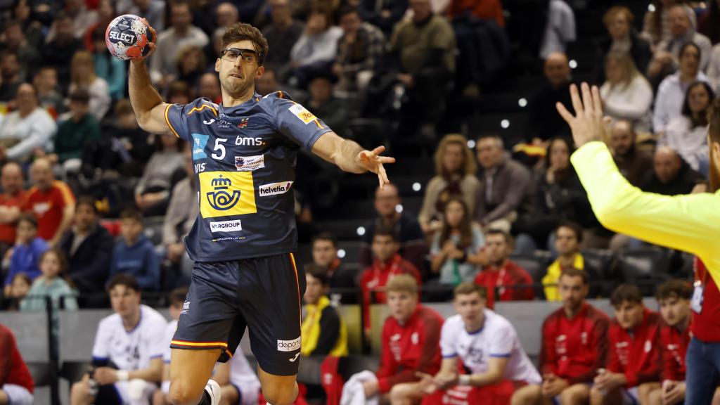 Antonio Serradilla, durante un partido con la selección española de balonmano