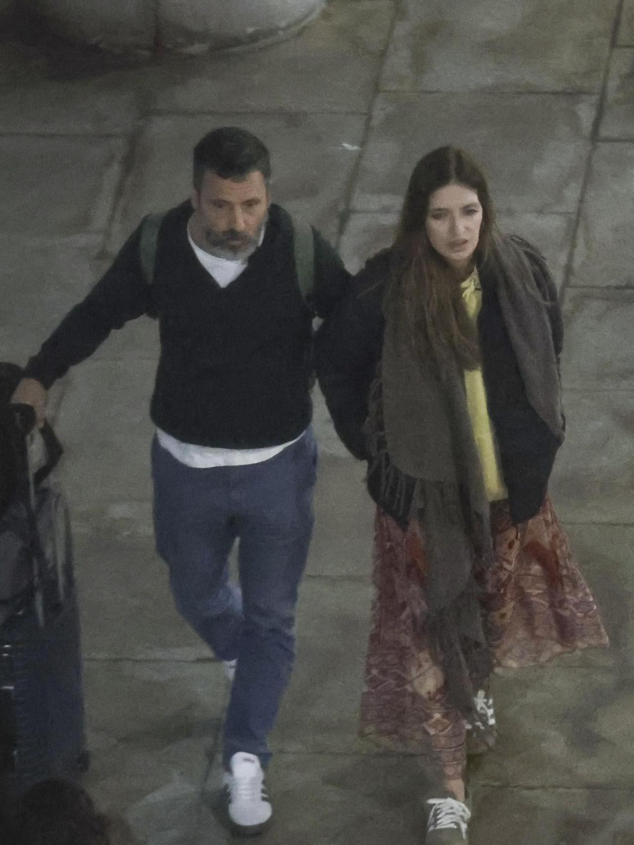 Sara Carbonero, arropada por su pareja, José Luis Cabrera.