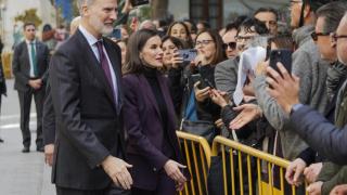 Los Reyes a su llegada a la primera visita en la ciudad.