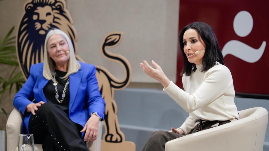 Mercedes Wullich, directora general de Mujeres&Cía y creadora de la iniciativa, y Cruz Sánchez de Lara, vicepresidenta ejecutiva de EL ESPAÑOL y editora de Magas y Lifestyle, conduciendo el acto en Madrid.