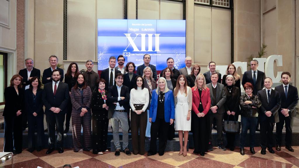 Fotografía de familia en el campus de Almagro de la Universidad Camilo José Cela.