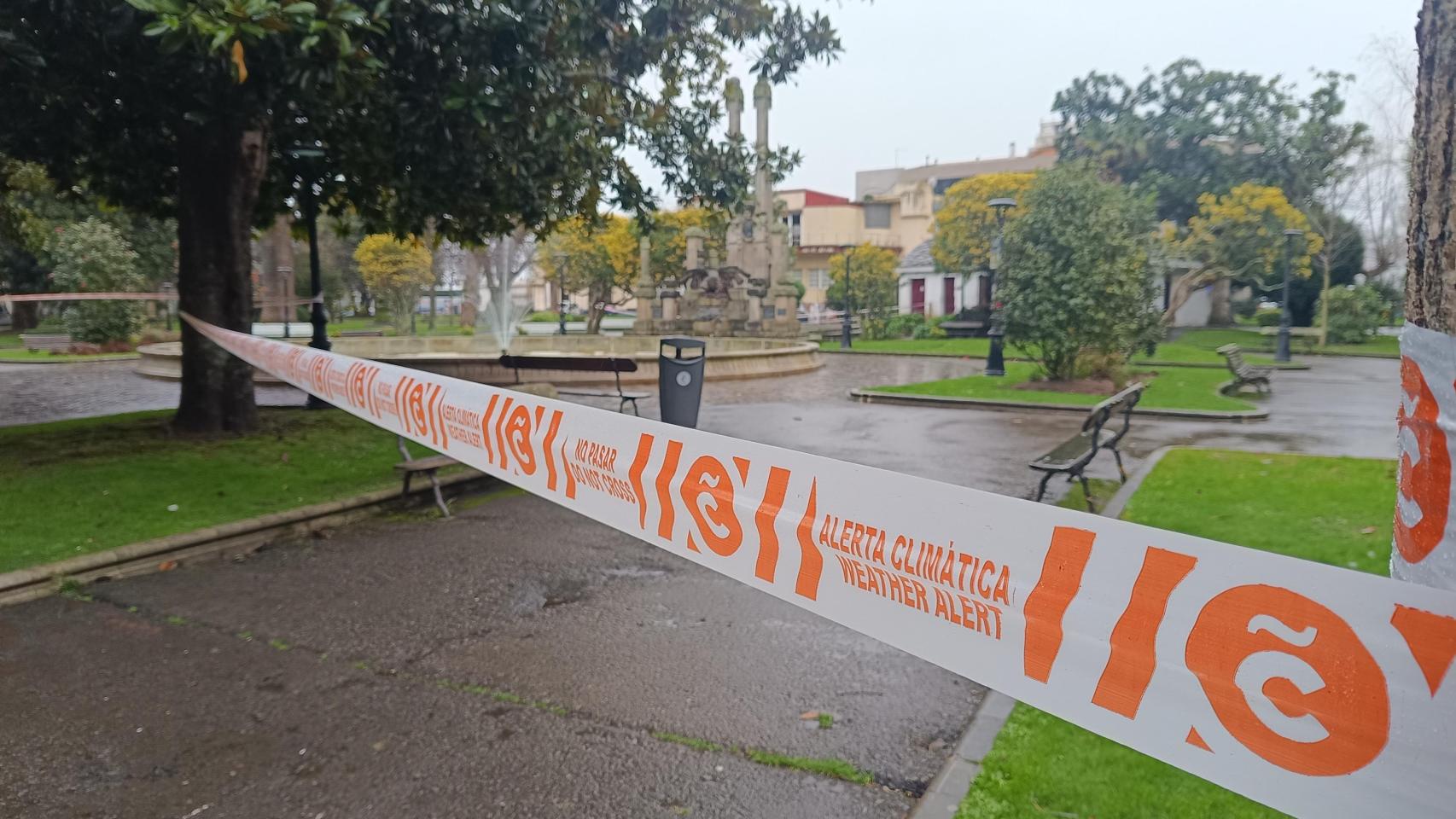 A Coruña cierra parques, jardines y playas por la alerta de temporal