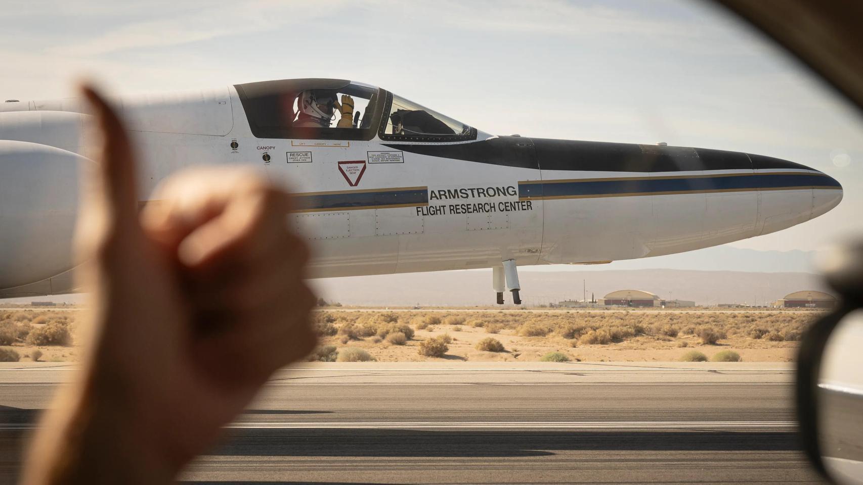 Despegue del avión ER-2 equipado uno de los espectrómetros de imágenes más avanzados del sistema solar.
