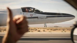 Despegue del avión ER-2 equipado uno de los espectrómetros de imágenes más avanzados del sistema solar.