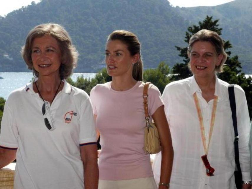 Irene de Grecia junto a su hermana Sofía y la reina Letizia.