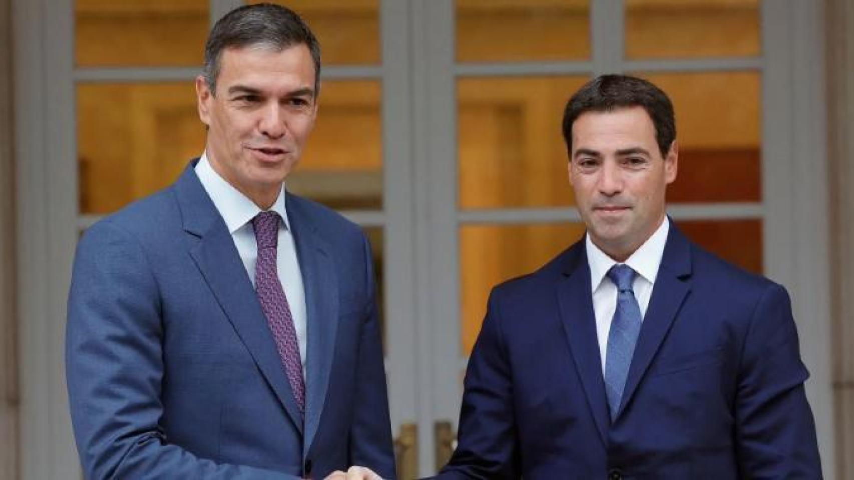 El presidente del Gobierno, Pedro Sánchez, con el lehendakari, Imanol Pradales.
