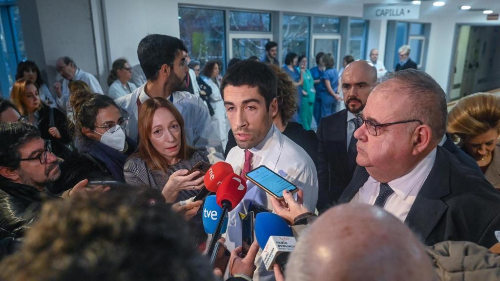 Presentación del actual gerente del Hospital Universitario de Burgos, Carlos Cartón, con la asistencia del consejero de Sanidad, Alejandro Vázquez, el pasado 19 de diciembre