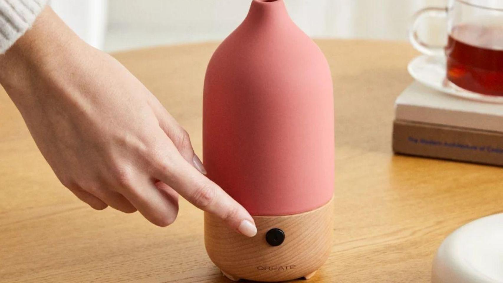 Parece un jarrón, pero es un difusor de aromas que mejora tu estado de ánimo y llena la casa de tu olor favorito